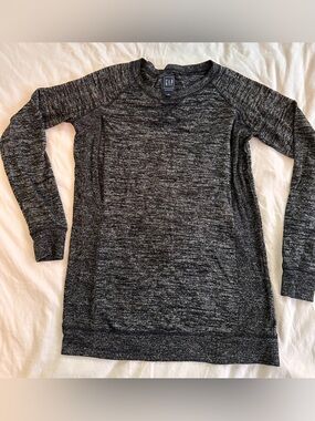 Gap maternity/nursing long sleeve bundle
